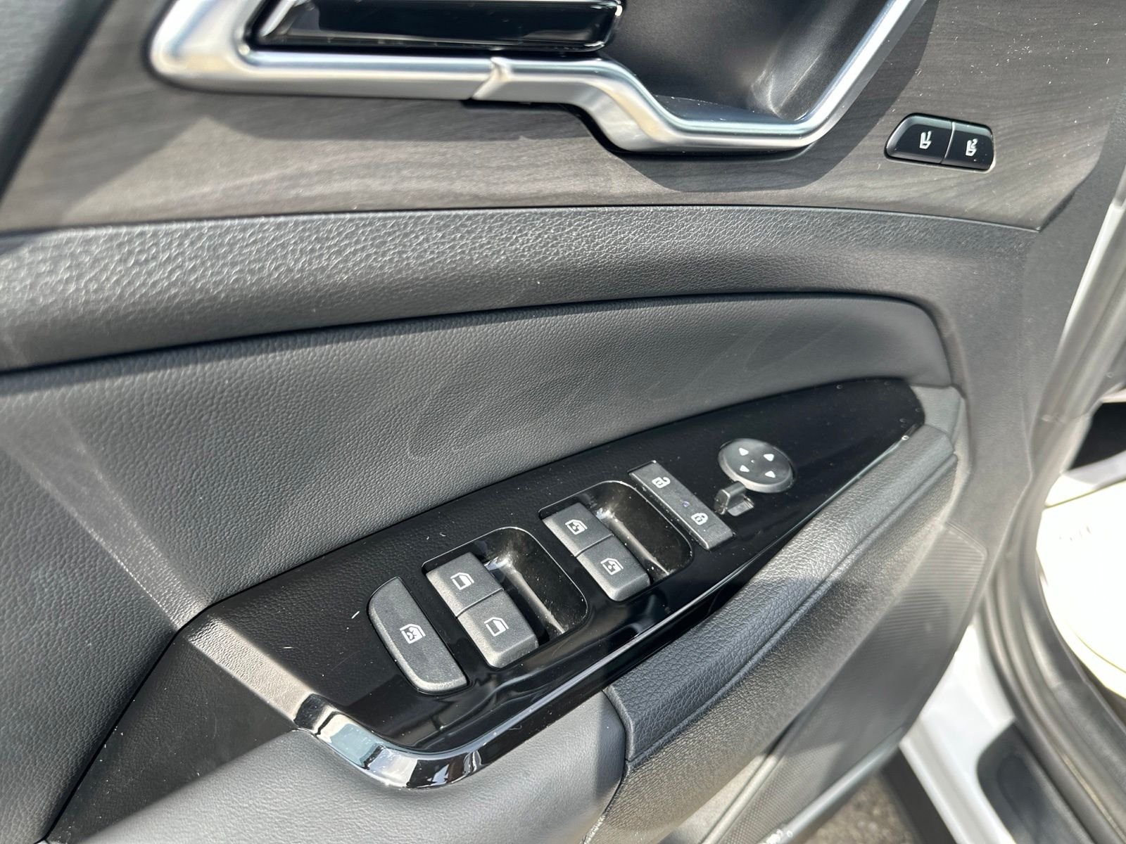 Used 2023 White Kia X-Pro image 20