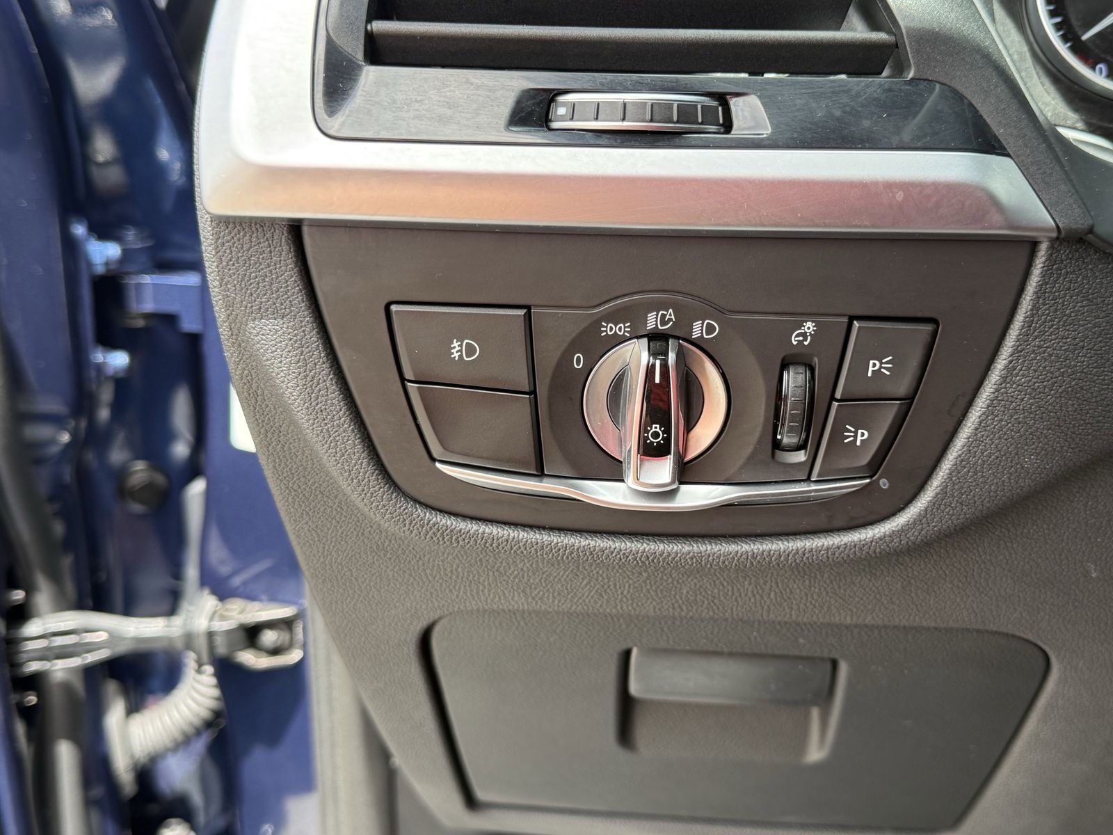 Used 2019 Blue BMW sDrive30i image 14