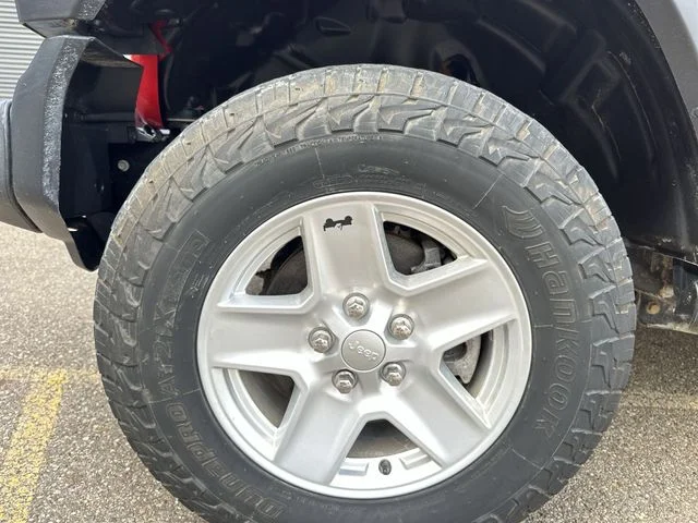 Used 2020 Red Jeep Sport image 20