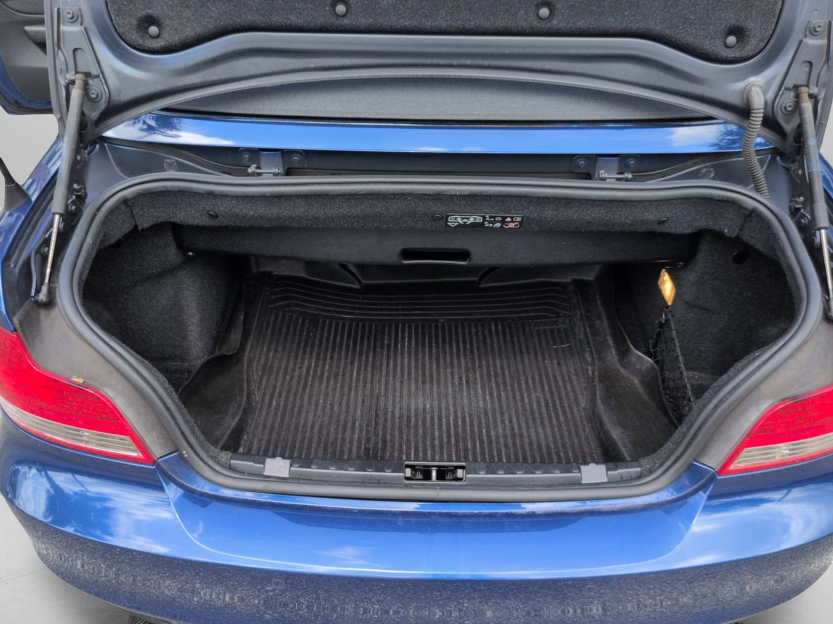 Used 2011 Le Mans Blue Metallic BMW 135i image 17