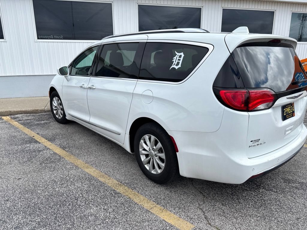 2019 Chrysler Pacifica Touring L's photo