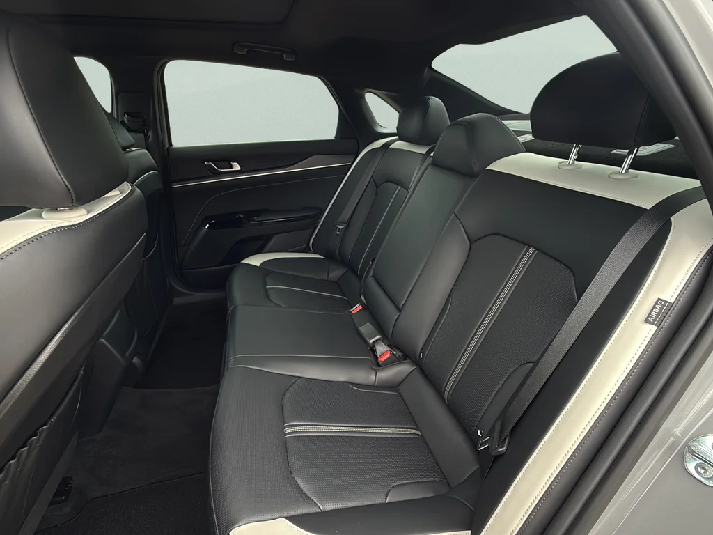 Certified Used 2025 Wolf Gray Kia GT-Line image 28