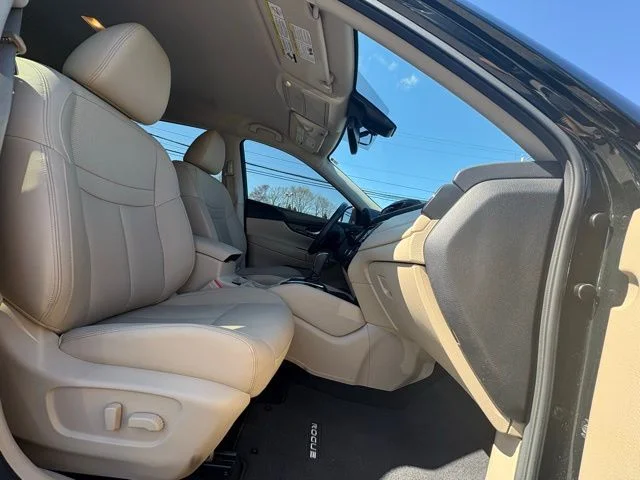 Used 2020 Green Nissan SL image 15