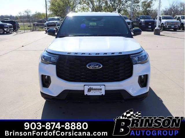New 2026 Star White Metallic Tri-Coat Ford ST-Line image 24