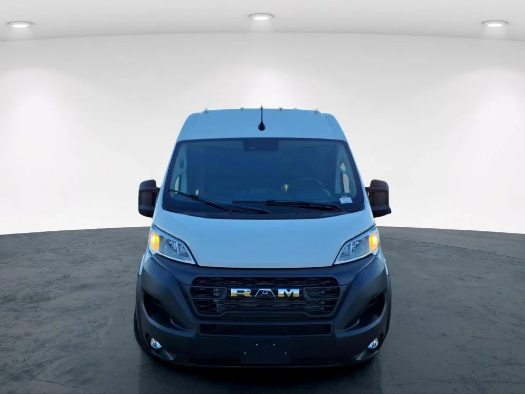 Used 2025 White Ram Base image 4