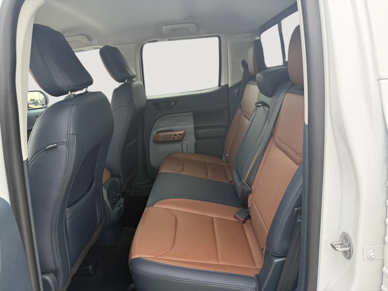 Certified Used 2023 Oxford White Ford LARIAT image 22