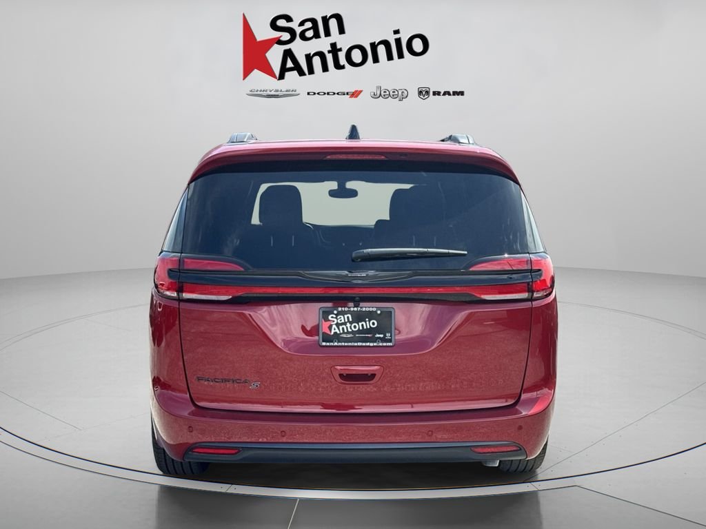 New 2026 Red Hot Pearl-Coat Exterior Paint Chrysler Select image 19