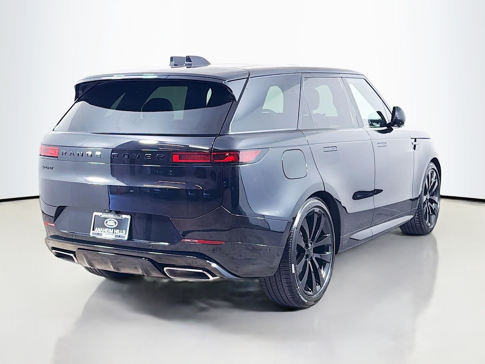 New 2026 Santorini Black Land Rover Dynamic SE image 5