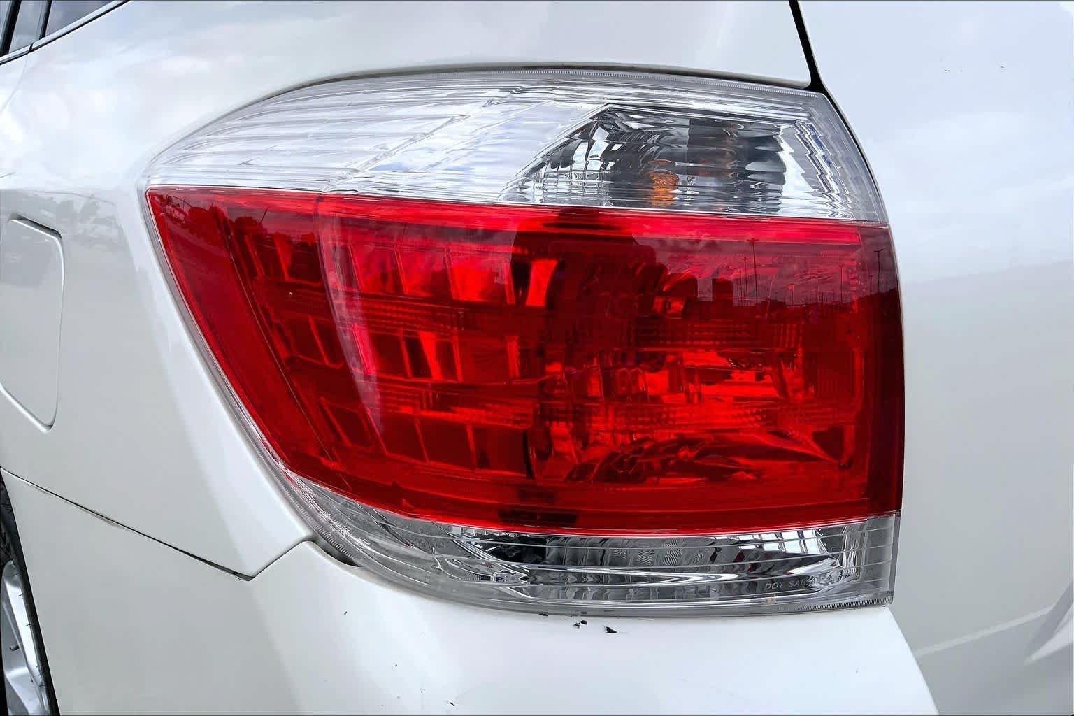 Used 2012 Blizzard Pearl Toyota  image 27
