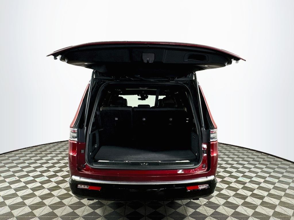 Used 2023 Velvet Jeep Series III image 30
