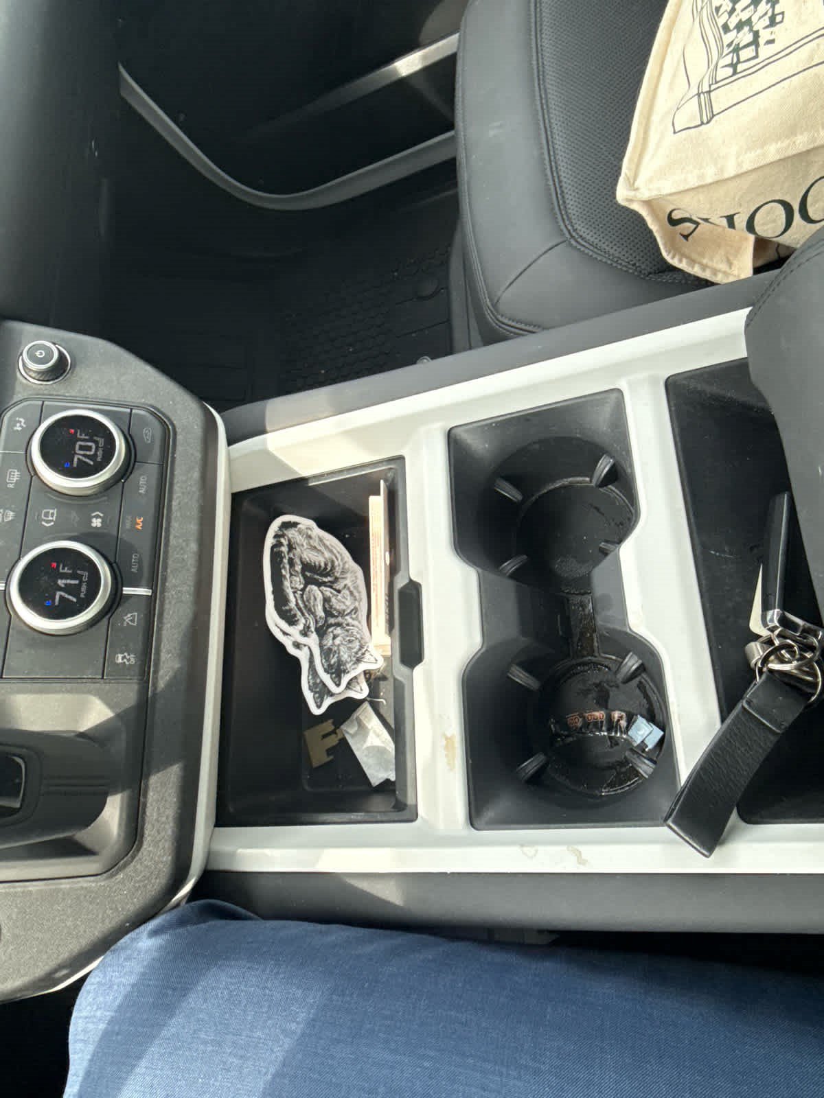 Used 2025 White Land Rover S image 22