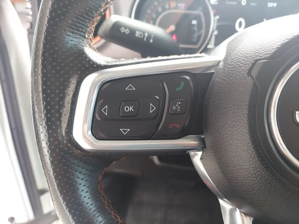 Used 2023 White Jeep Mojave image 13