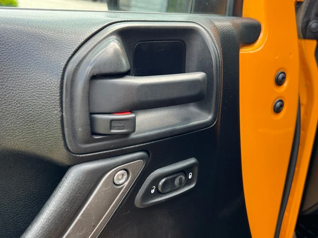 Used 2012 Dozer Jeep Unlimited Sport image 18