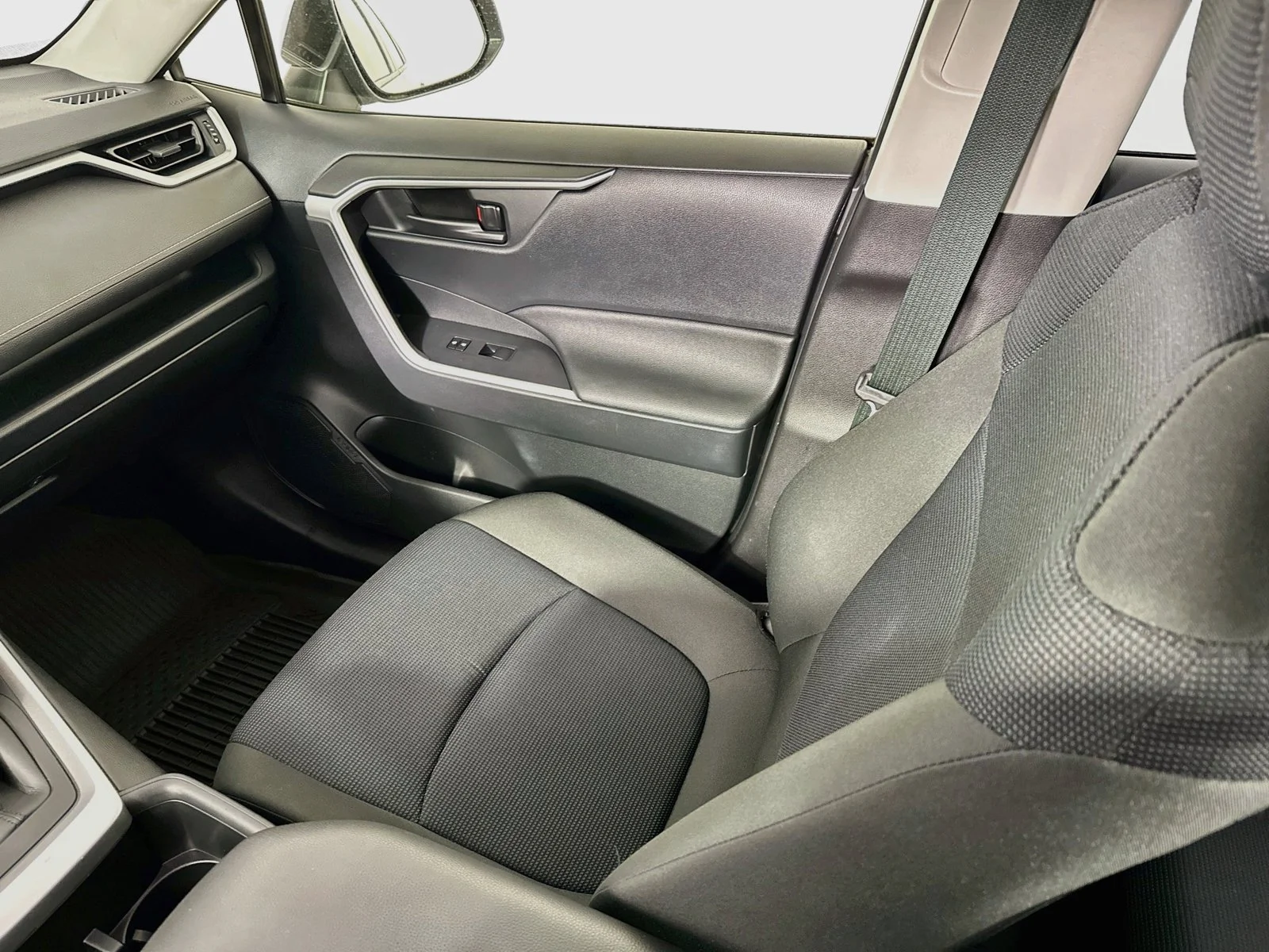 Used 2025 Silver Toyota LE image 22