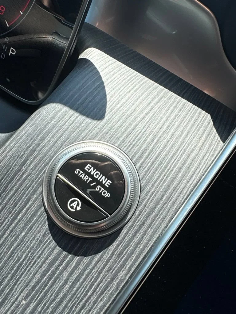 New 2027 Polar White Mercedes-Benz GLC 300 image 38