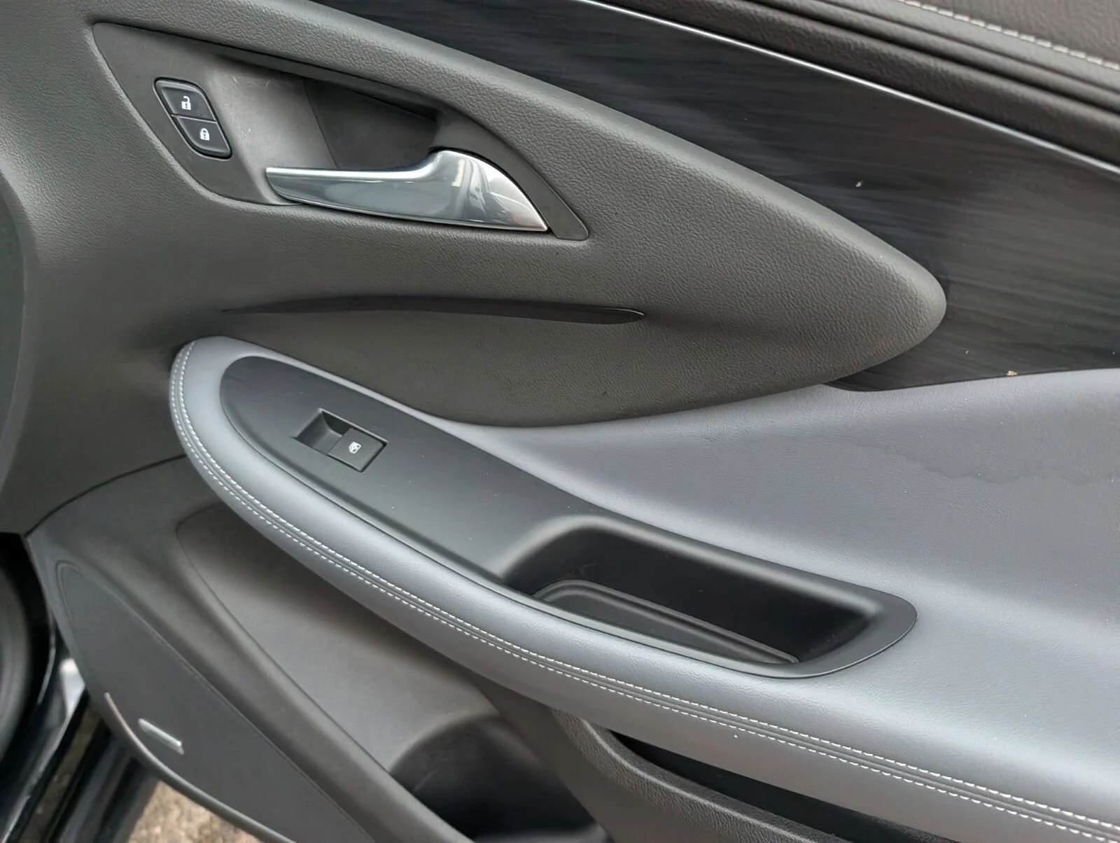 Used 2020 EBONY TWILIGHT METALLIC Buick Premium image 26
