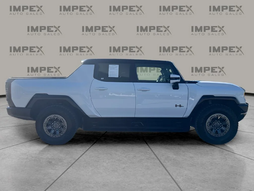 Used 2024 White GMC 2X image 6