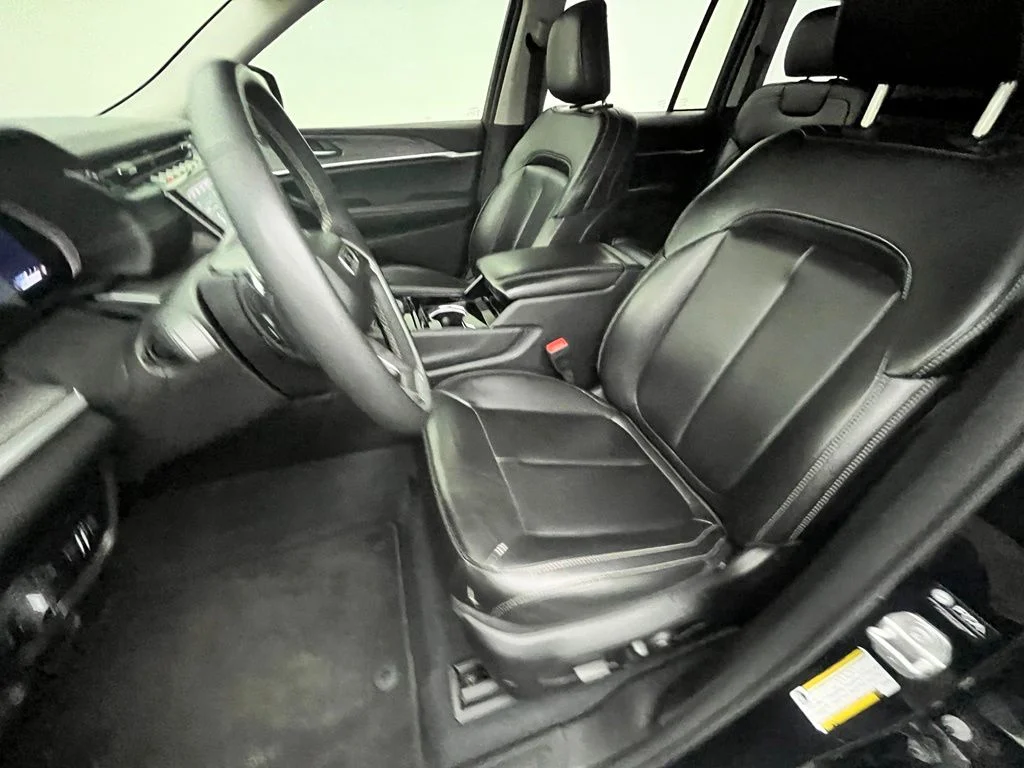 Used 2023 Black Jeep Limited image 19