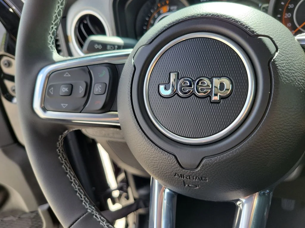 2025 Jeep Wrangler 4-Door Sahara - Photo 22