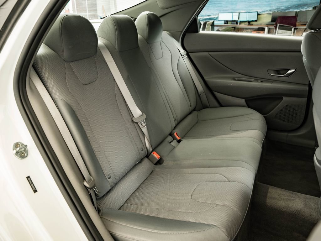Used 2021 Quartz White Hyundai SE image 43