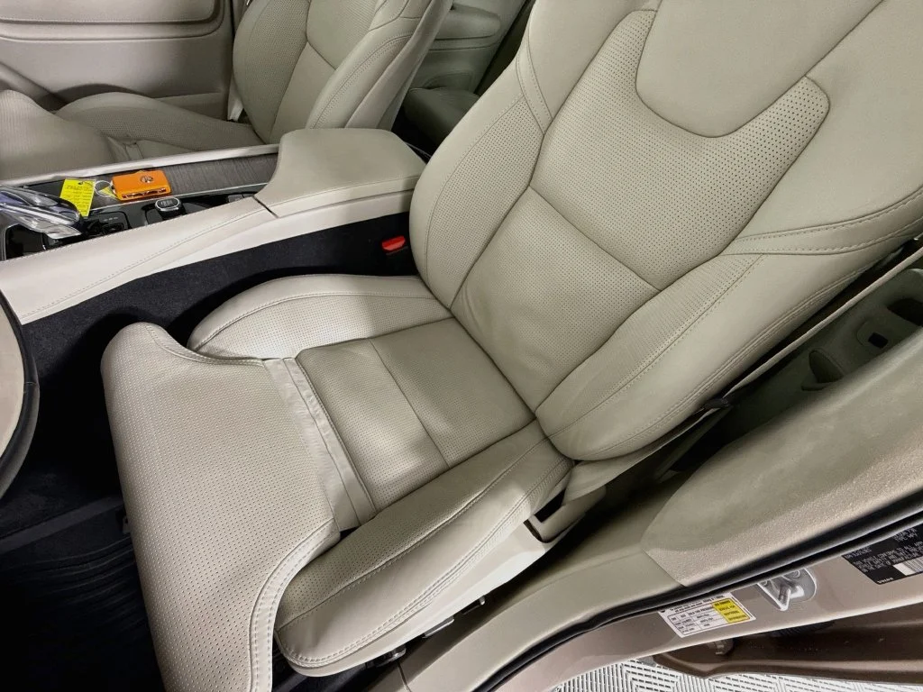 Certified Used 2024 Bright Dusk Metallic Volvo Ultimate image 21