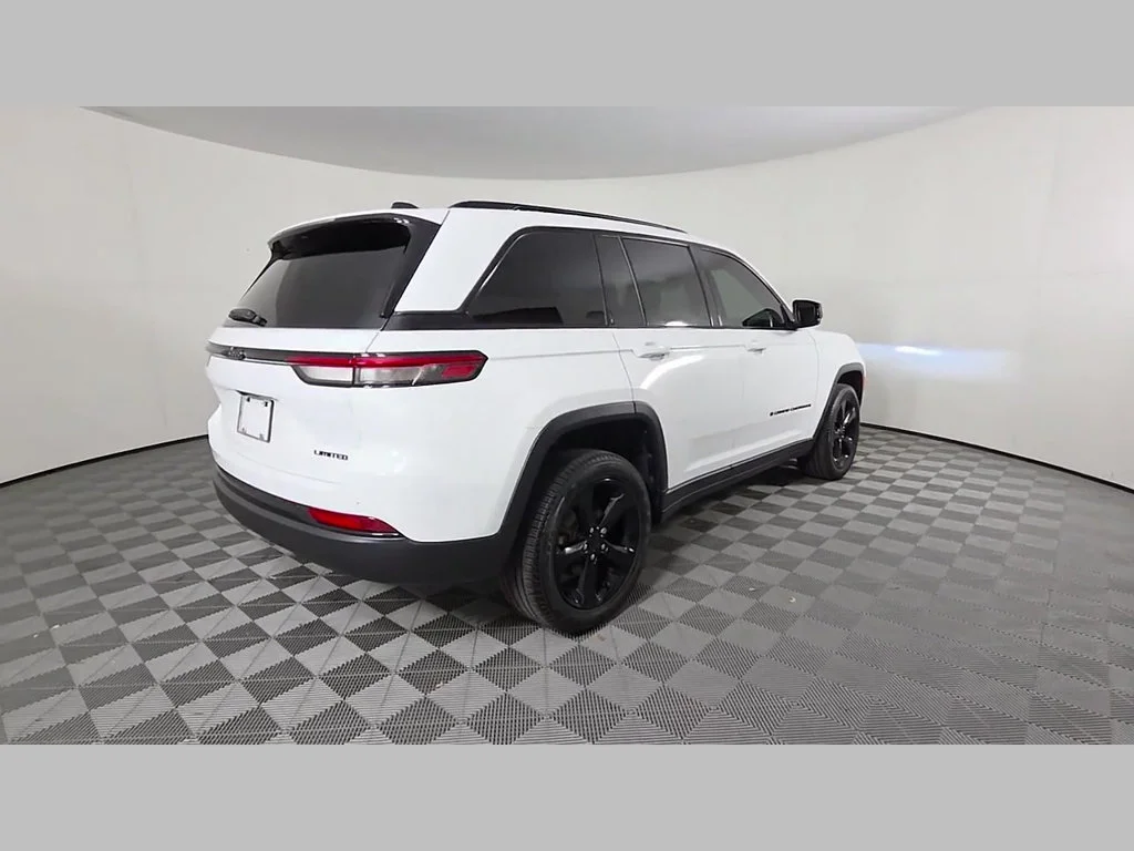 Used 2025 Bright White Clearcoat Jeep Limited image 38