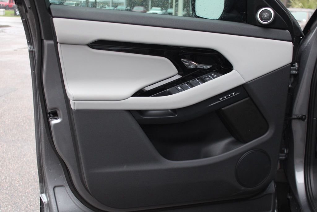 Used 2026  Land Rover Dynamic image 11
