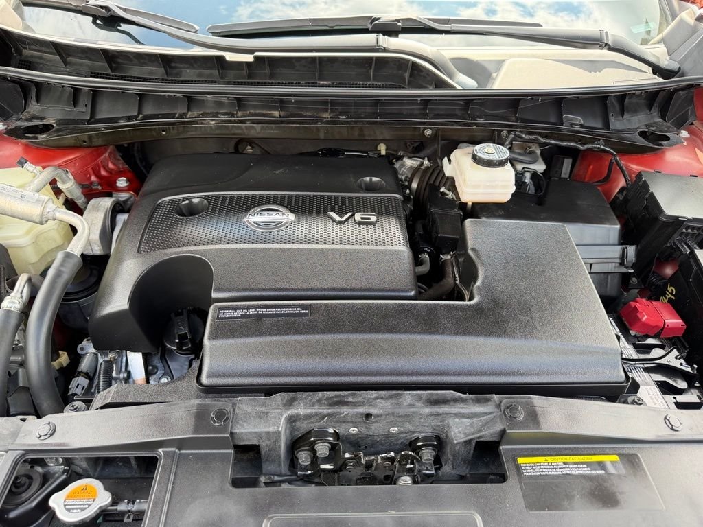 Used 2020 Orange Nissan Platinum image 9