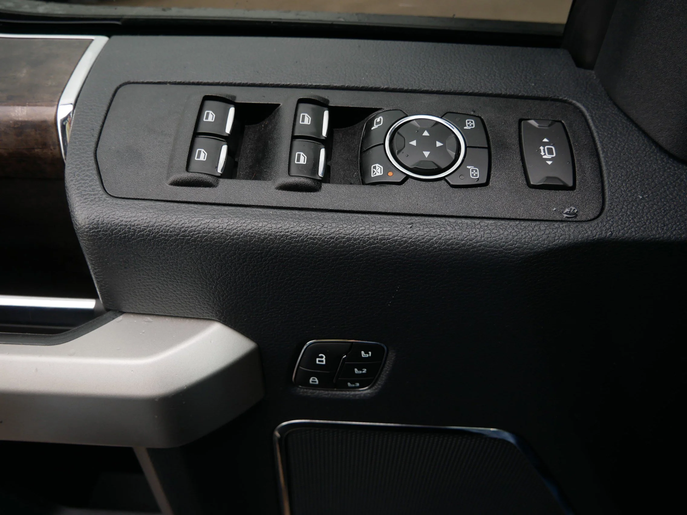 Certified Used 2022 Agate Black Metallic Ford LARIAT image 20