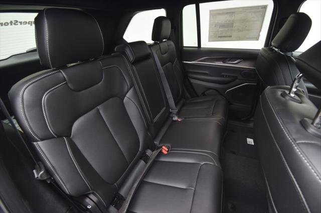 New 2026 Diamond Black Crystal Pearlcoat Jeep Limited image 18