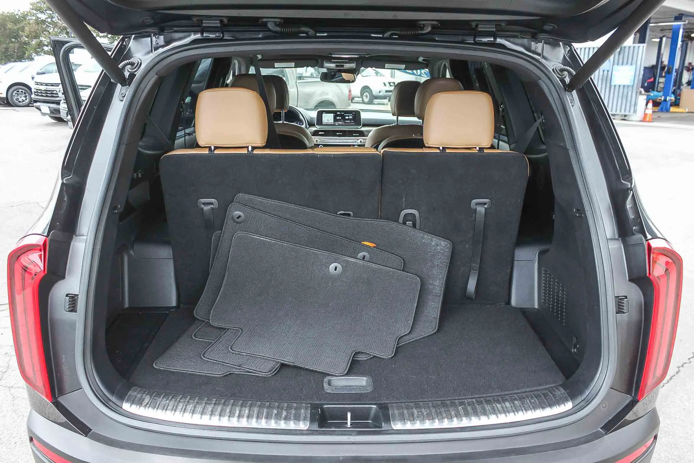 Used 2020 Ebony Black Kia SX image 31