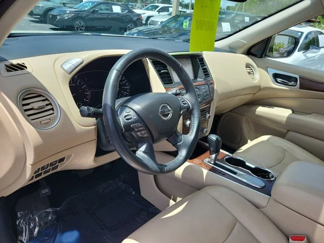 Used 2019 White Nissan Platinum image 18