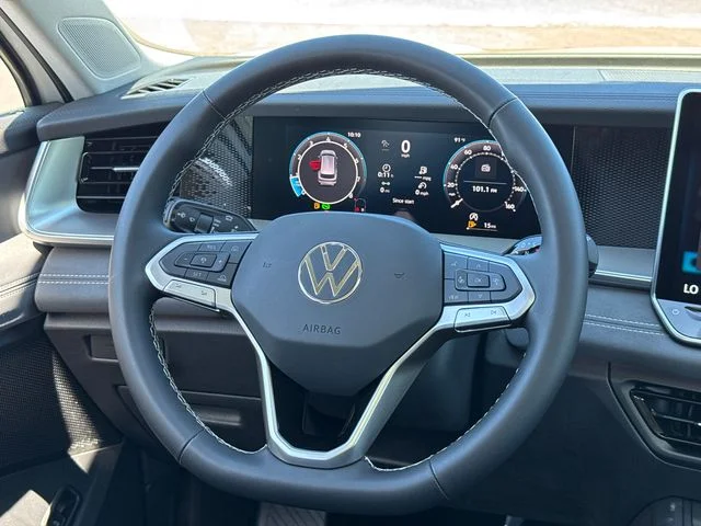 New 2026 Pure White Volkswagen 2.0T SE image 30