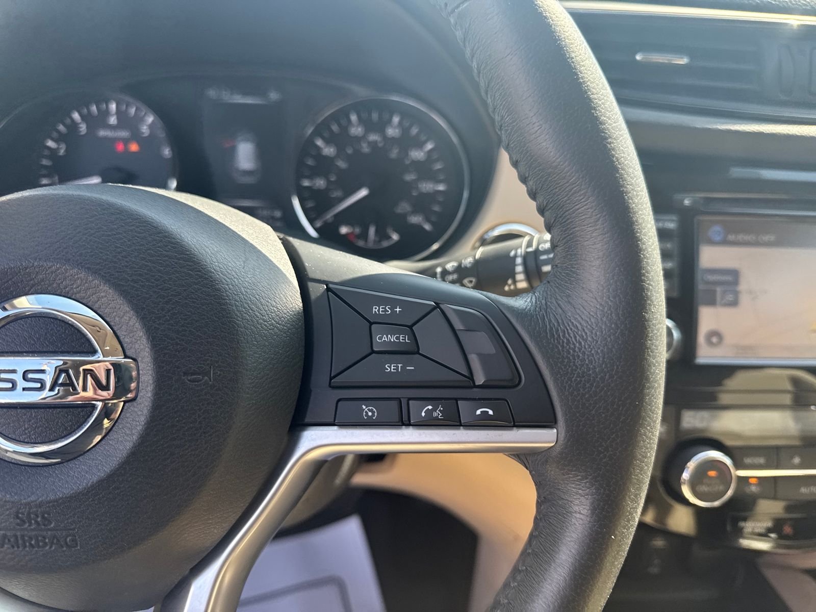Used 2017 Blue Nissan SL image 28