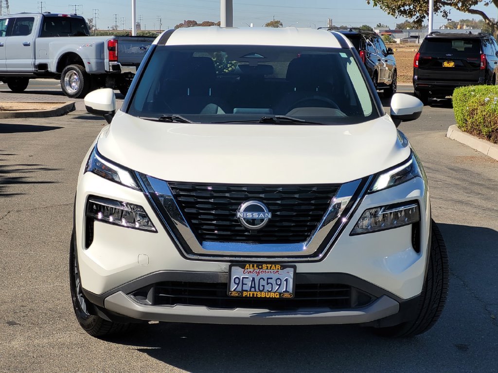 Certified Used 2022 White Nissan SV image 2