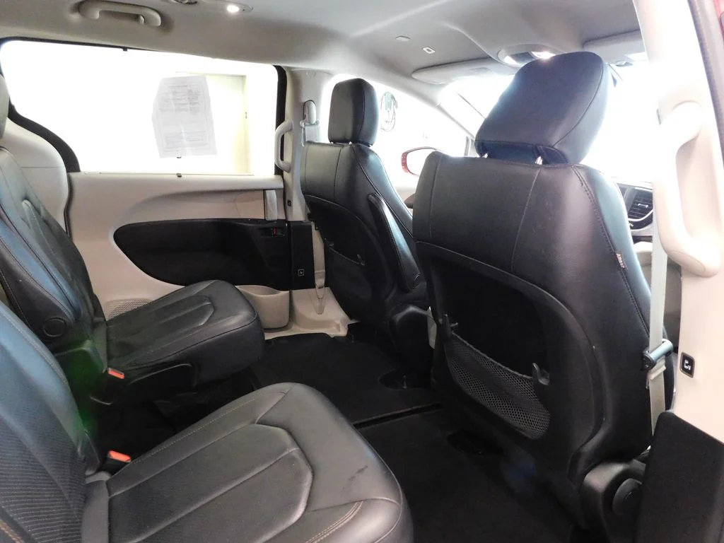 Used 2019 Velvet Red Pearlcoat Chrysler Touring L image 45