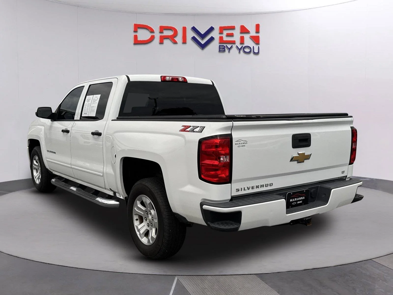 Used 2018 SUMMIT WHITE Chevrolet LT image 6