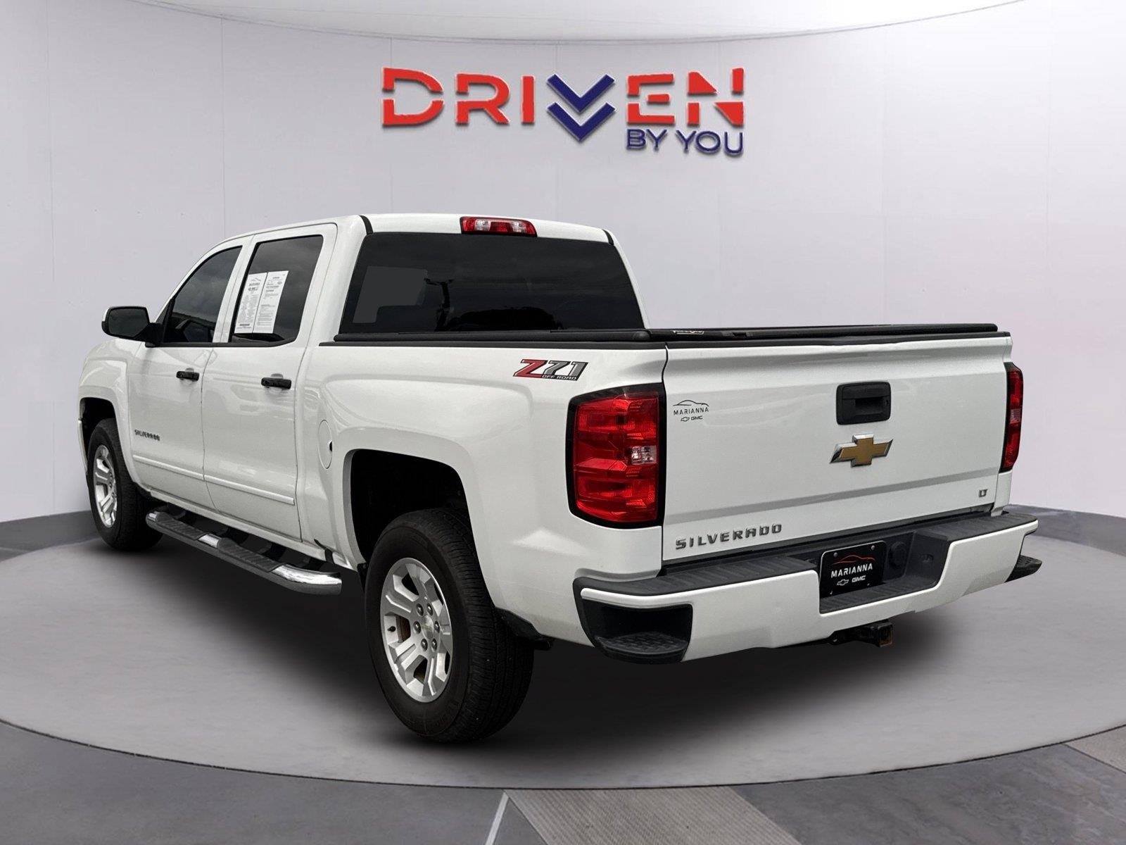 Used 2018 SUMMIT WHITE Chevrolet LT image 6