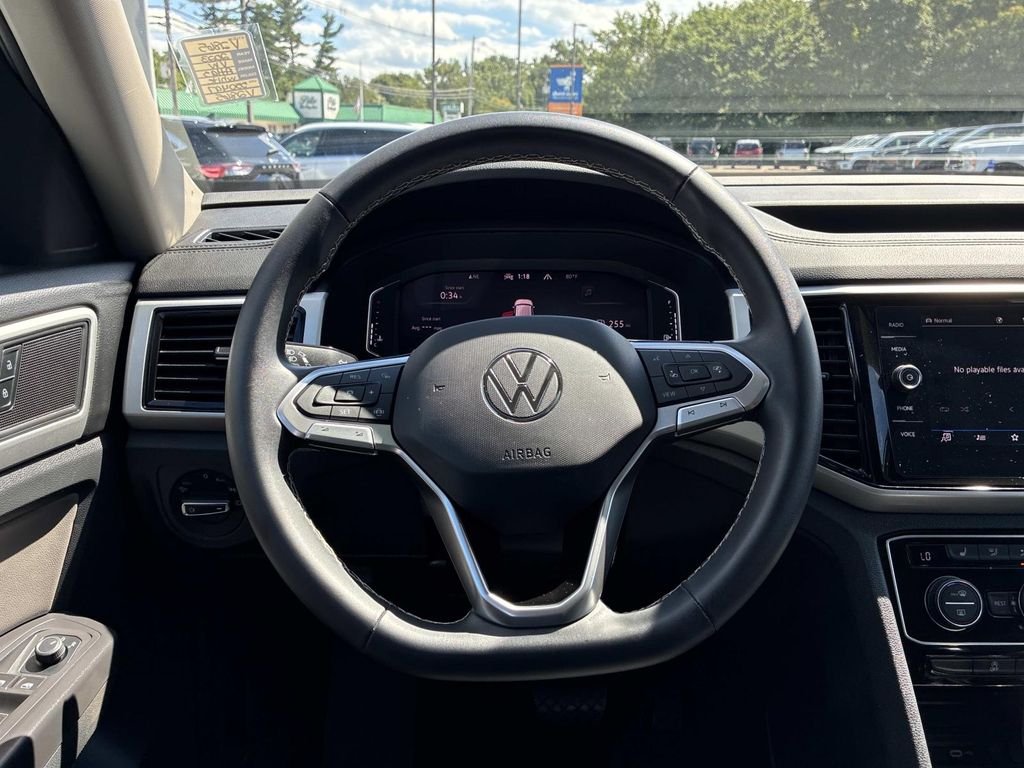 Used 2023 White Volkswagen 3.6L V6 SE w/Technology image 19
