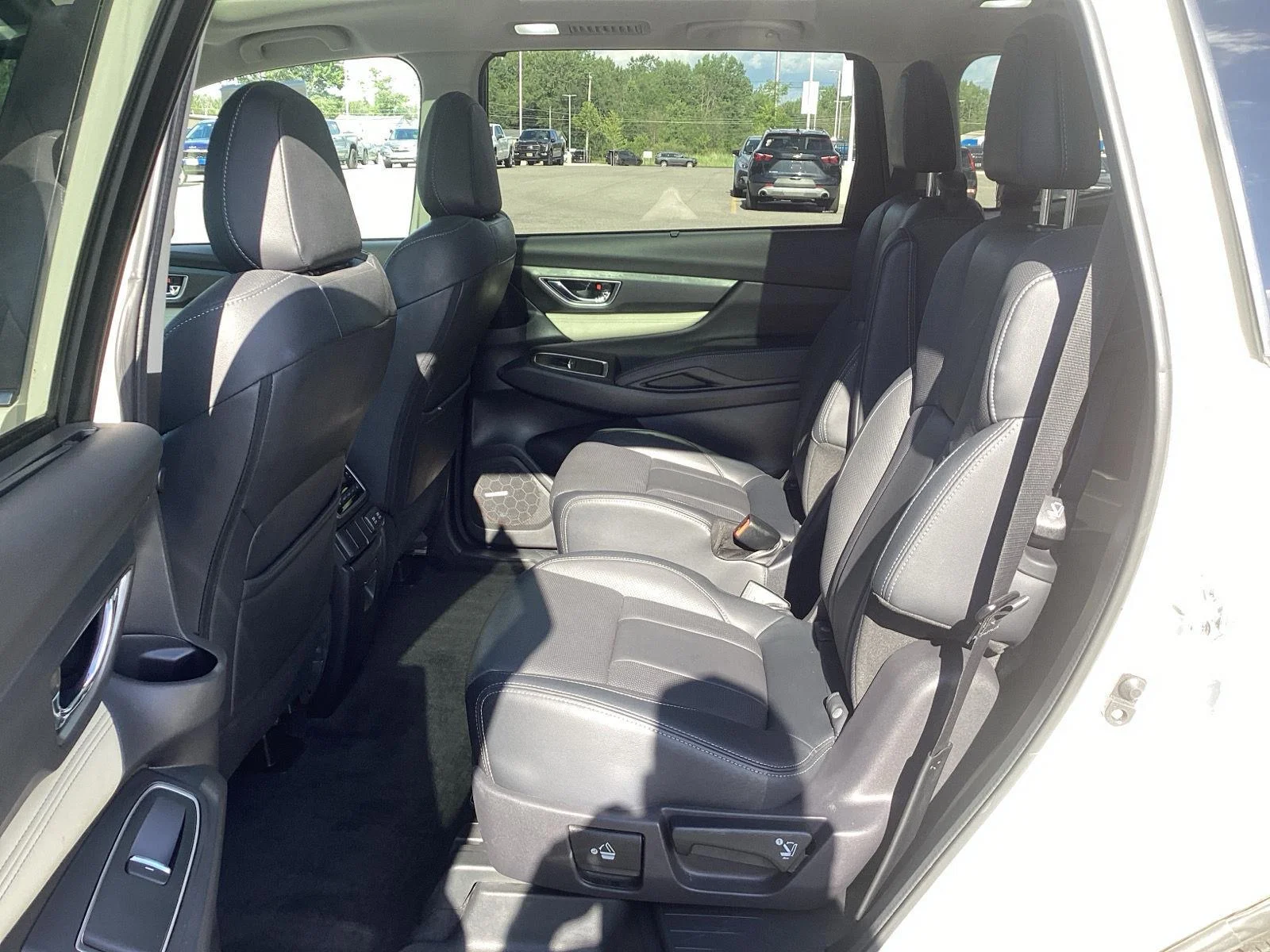 Used 2022 Crystal White Pearl Subaru Limited image 13