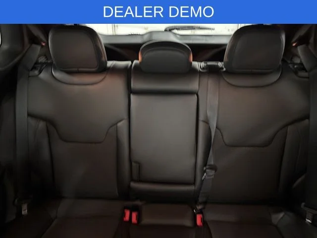 New 2026 White Jeep Latitude image 24
