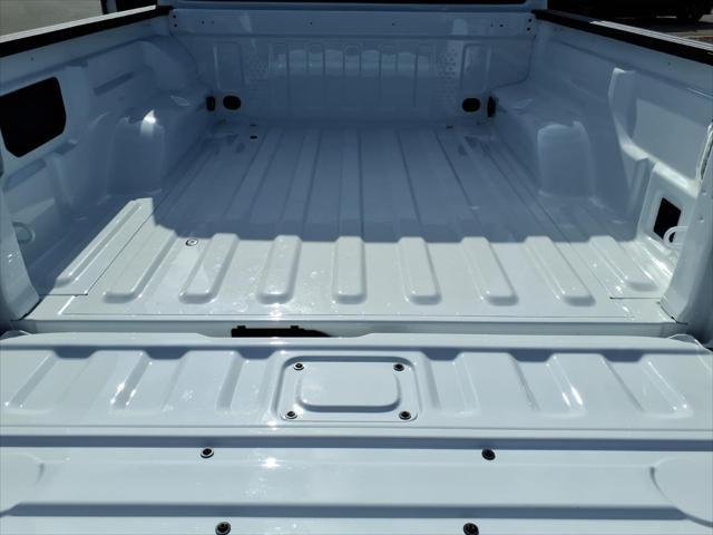New 2026 Bright White Clear-Coat Exterior Paint Jeep Rubicon image 29