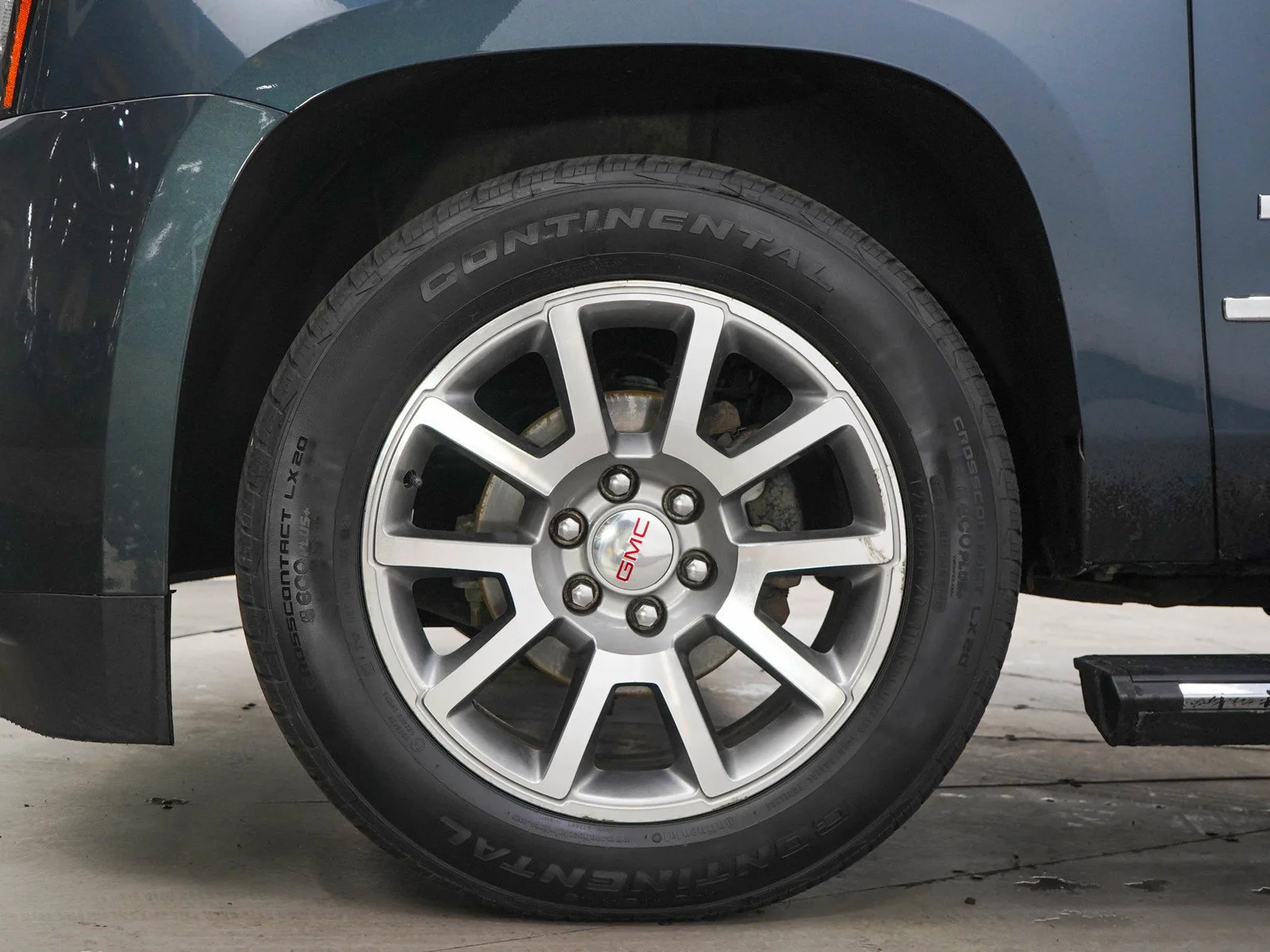 Used 2020 DARK SKY METALLIC GMC Denali image 32