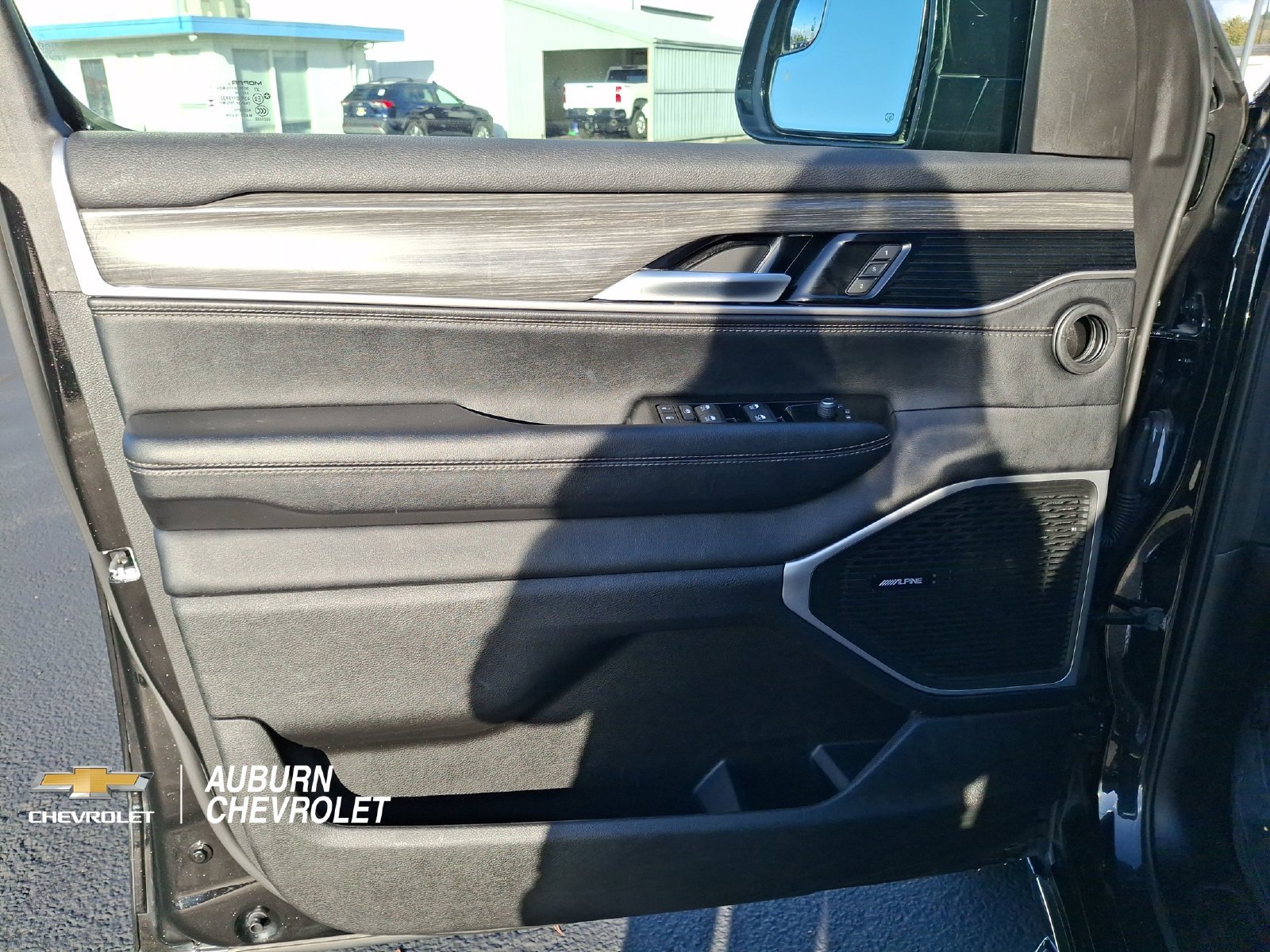 2024 Jeep Wagoneer L Series II - Photo 15