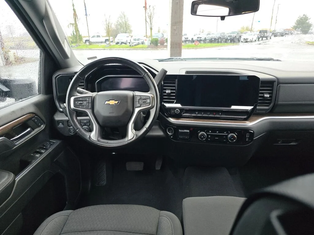 Used 2024 Summit White Chevrolet LT image 15