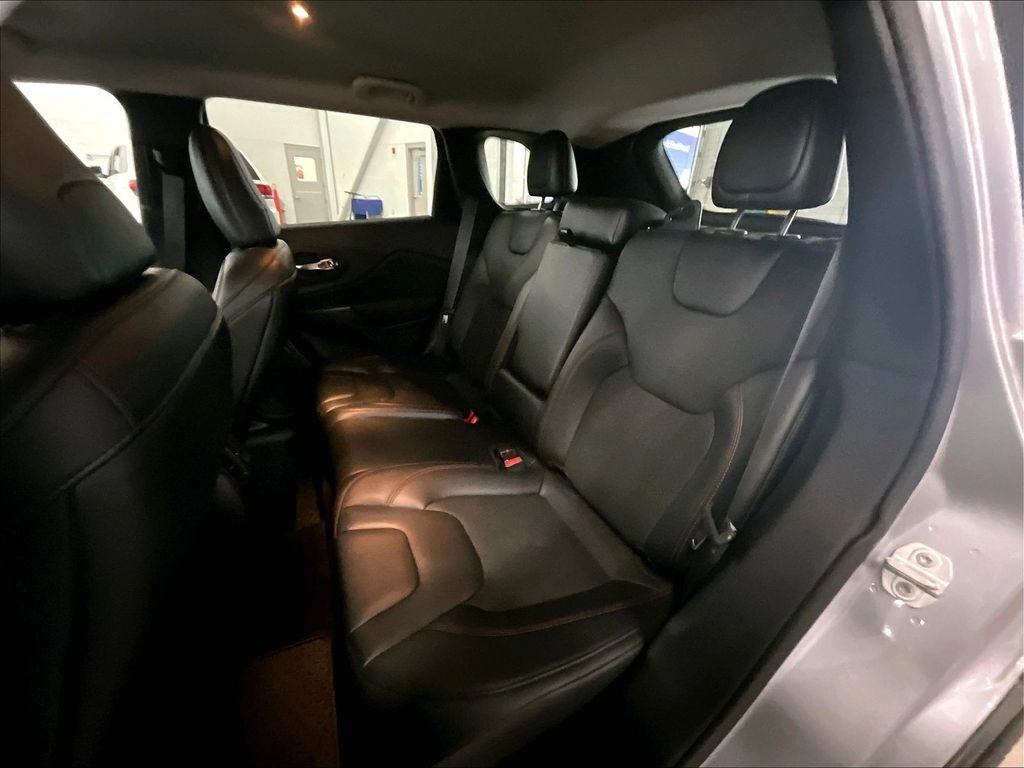 Used 2021 Billet Silver Metallic Clearcoat Jeep Trailhawk image 15