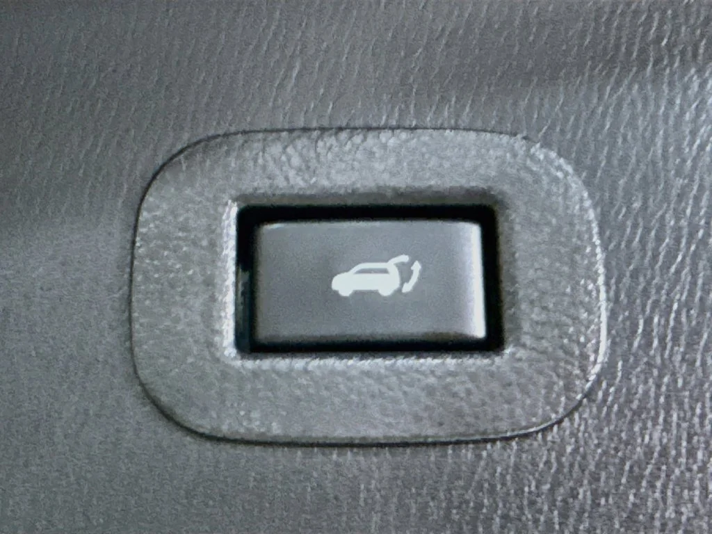 Used 2022 Black INFINITI LUXE image 34