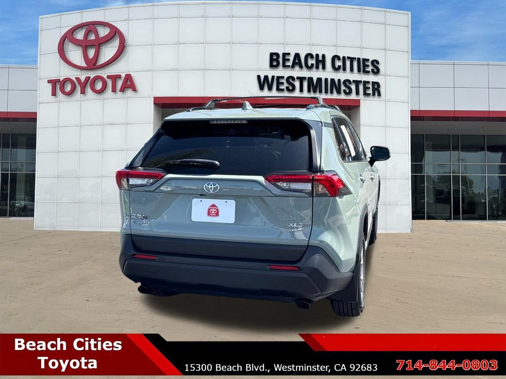 Certified Used 2022  Toyota XLE image 11