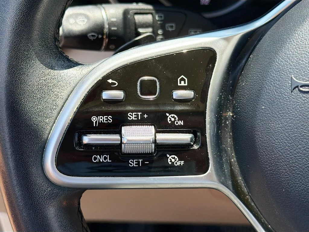 Used 2022  Mercedes-Benz GLC 300 image 18