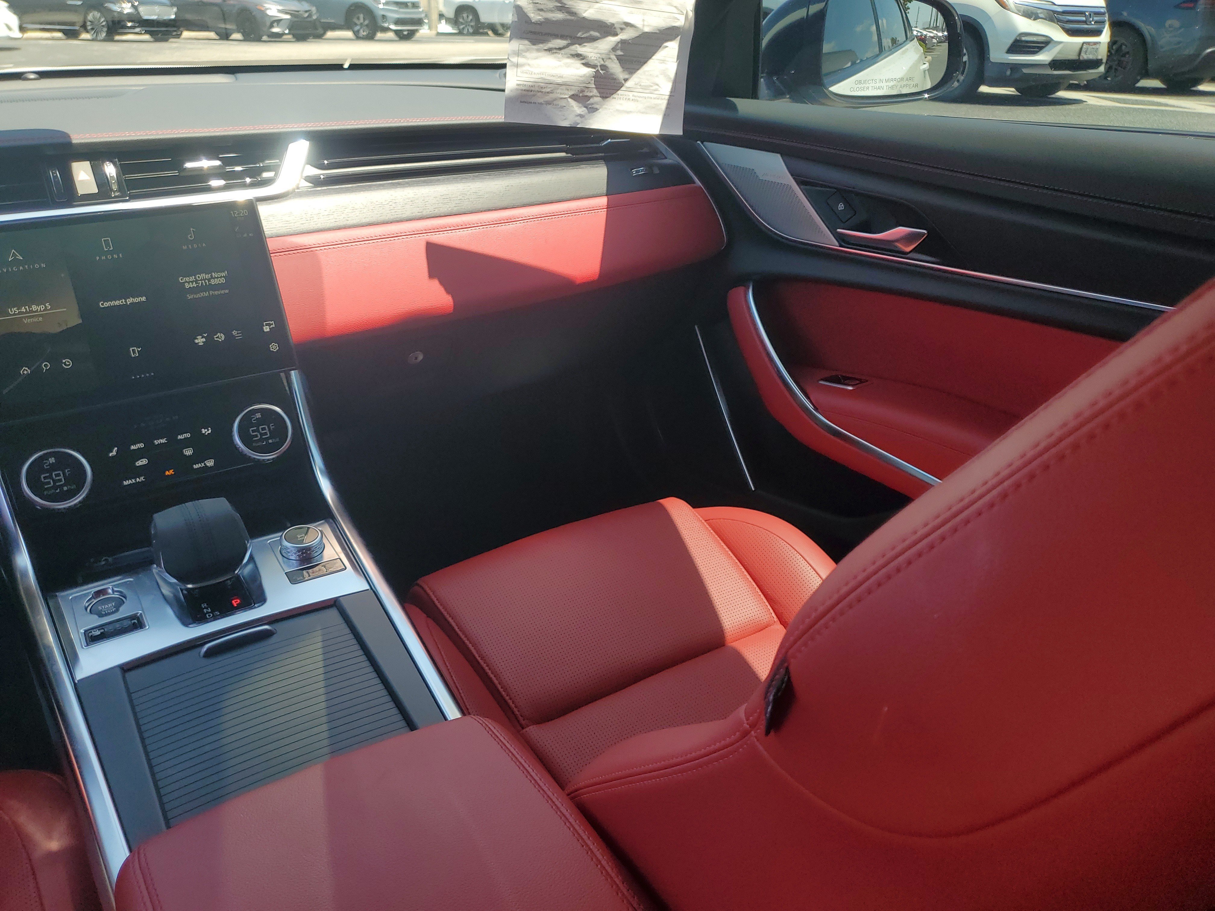 Used 2024  Jaguar R-Dynamic SE image 20